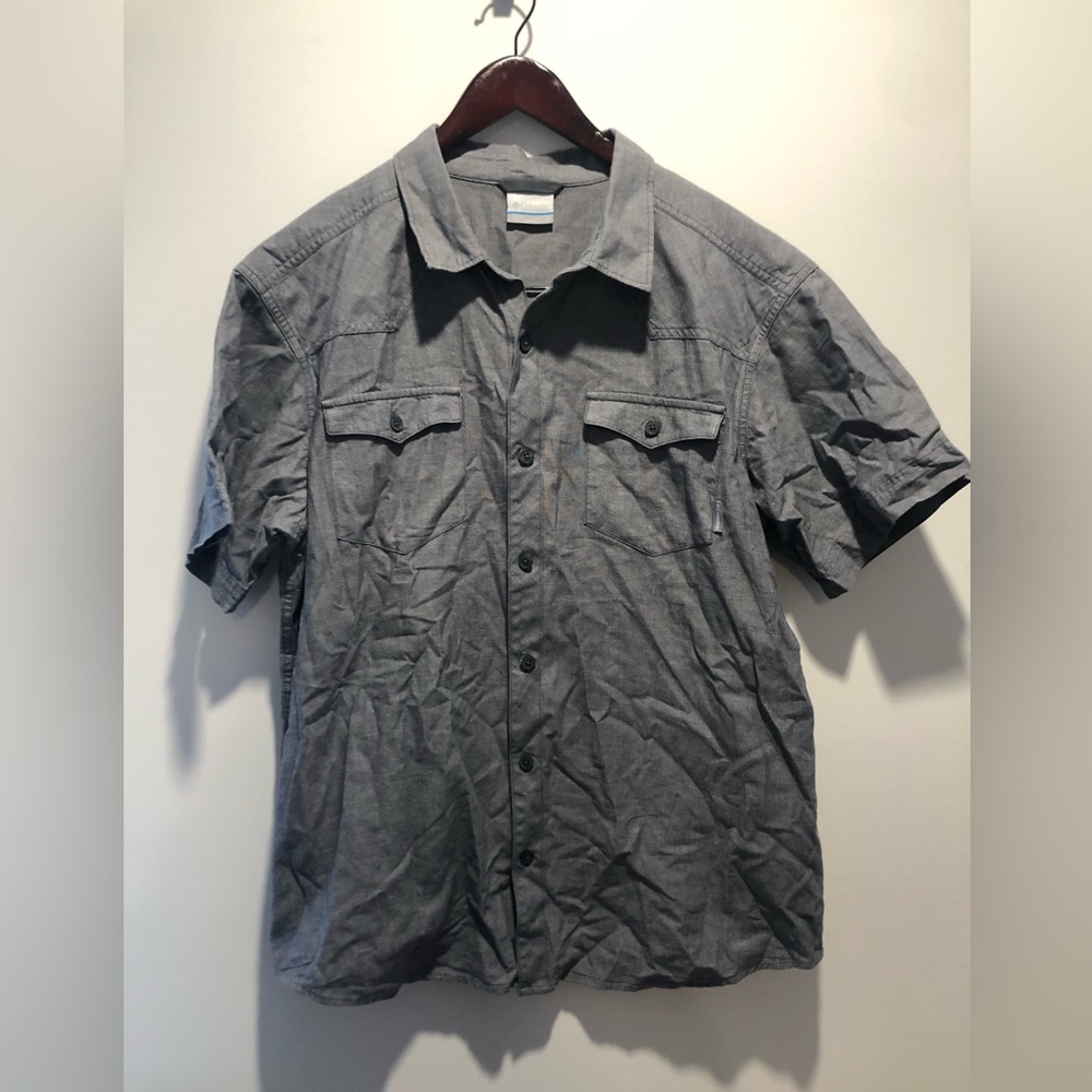 Men's Short-Sleeve Button-Up Shirt